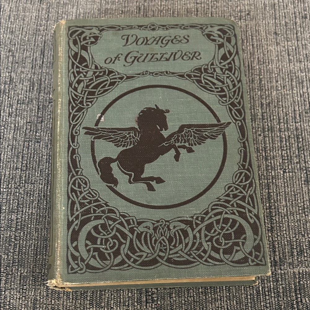 Voyages‎ of Gulliver by Jonathan Swift | Antique Decorative Hardcover